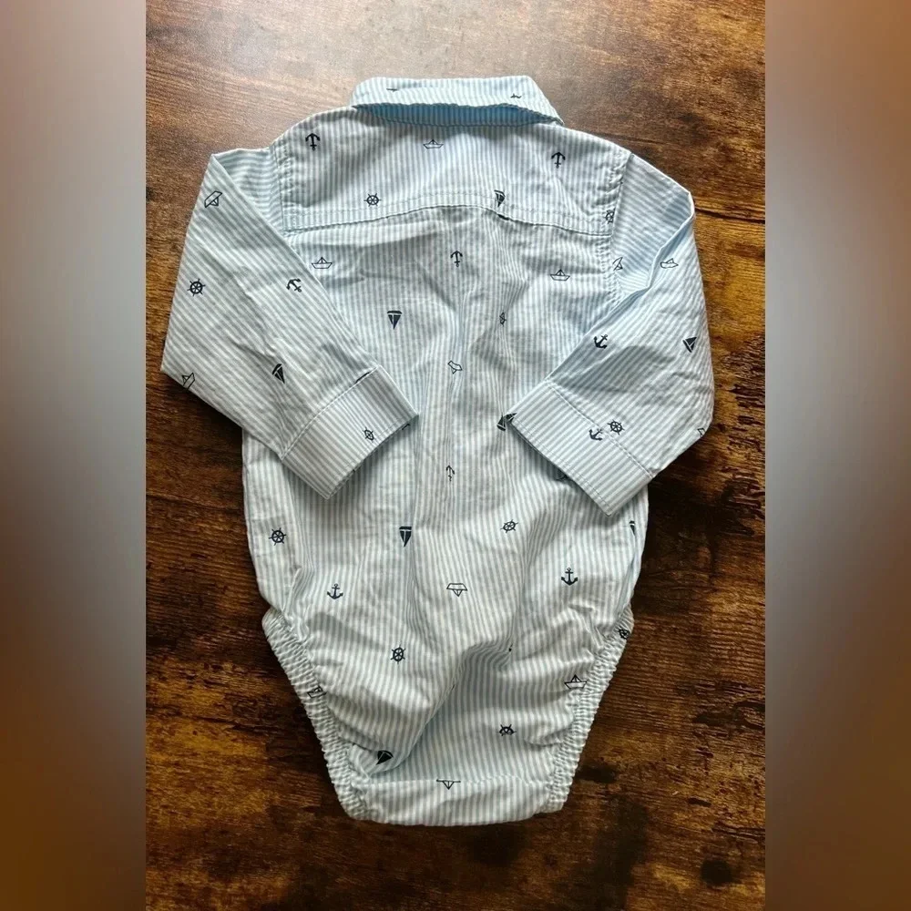 Carter’s | baby boys long sleeve pinstripe dress shirt. Size: 6M.​